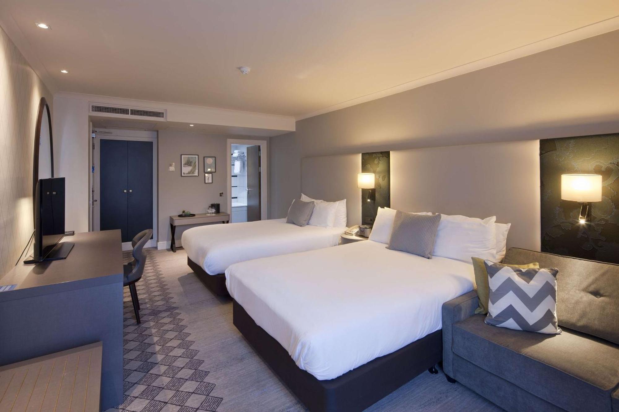 Deluxe Double Room Three Double Beds