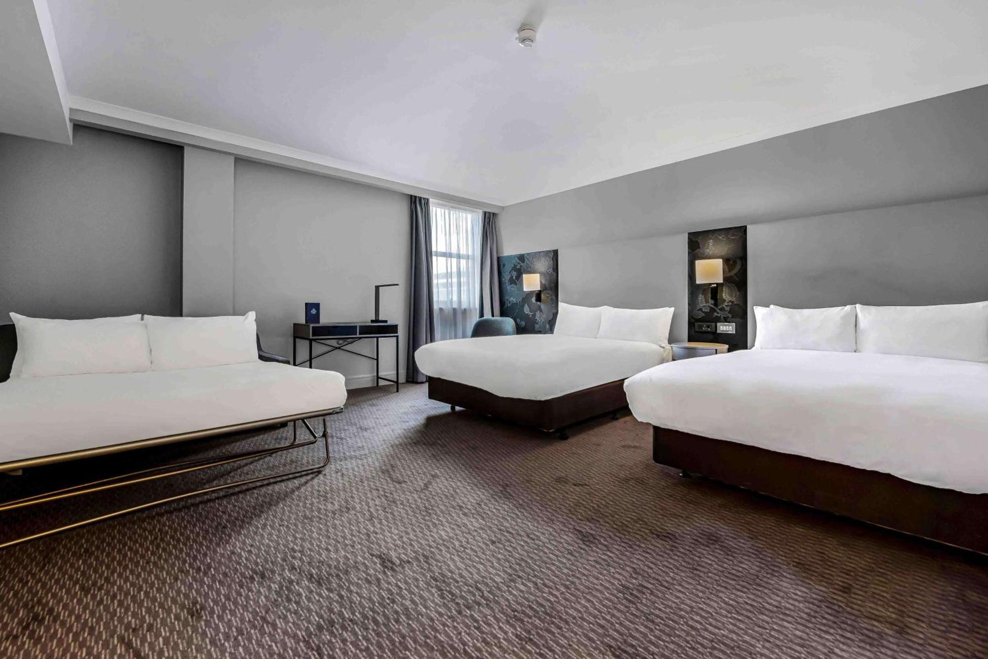 Deluxe Double Room Three Double Beds